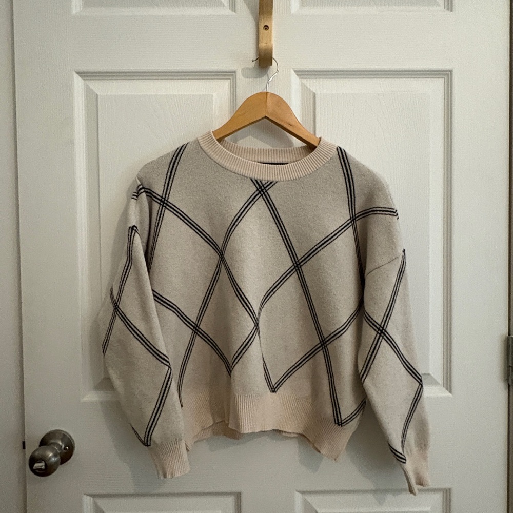 T Tahari Cream and Black Geometric Sweater